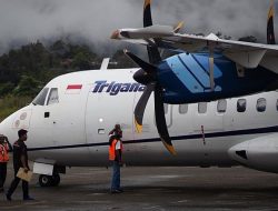 Breaking News, KKB Tembak Pesawat Trigana Air