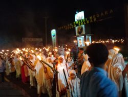 Kades Mekkatta Lepas Pawai Obor Remaja Masjid