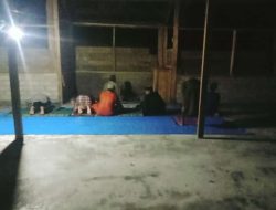 Warga Desa Popenga Terpaksa Melaksanakan Tarawih Di Hamparan Tanah