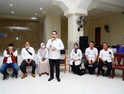 Bersama Jajaran, Arismunandar Serahkan PKH