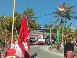 Puluhan Warga Kelurahan Totoli Gelar Upacara Di Tepi Pantai