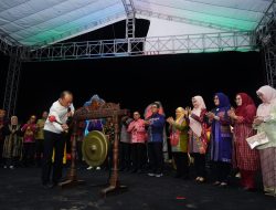 Bupati Bersama Wakil Bupati Majene Kompak Kenakan Batik Merah Pada Opening Ceremonial CHF