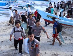 Kasat Lantas Polres Majene Beri Sanksi Pelanggar Lalin Dengan Memungut Sampah