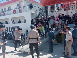 Polair Polres Majene Berikan Pelayanan Penumpang KM. Sabuk Nusantara 93 Perintis