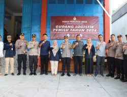 Kapolres Majene Dampingi Karo Ops Polda Sulbar Pantau Gudang Logistik di Majene