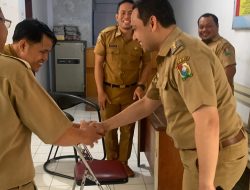 Wabup Berpamitan Langsung Bersama Pegawai Dan Tenaga Honorer Majene
