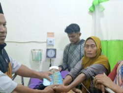 Pj Lombong Timur Salurkan Bantuan Kepada Warga Jalani Perawatan Di RSUD Majene