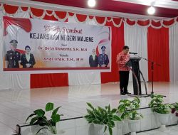 Acara Pisah Sambut, Bupati Majene Puji Kinerja Beny Siswanto