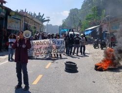 Warga Ulumanda Murka, Tutup Jalan Trans Desak Wabup Majene Minta Maaf