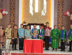 Gubernur Sulbar Resmikan Prasasti GTM Bukit Zaitun Mamuju, Janjikan Ambulans untuk Jemaat