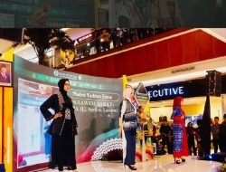 Pariwisata Sulbar Tampilkan Tenun Tradisional di Fashion Show FESyar KTI di Kalbar, Bau Akram Dai : Maksimalkan Promosi Wastra Khas Sulbar