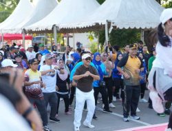 Ribuan Warga Ikuti Kegiatan Jalan Santai, Suhardi Duka; Bergerak Bersama di Usia Ke-21 Sulbar
