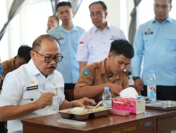 Pastikan Sterilitas MBG, Gubernur Suhardi Duka Cicipi Langsung MBG di SMKN 1 Rangas