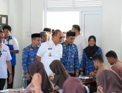 Ali Chandra Bersama Gubernur Sulbar Tinjau Langsung Proses Pengemasan dan Distribusi MBG di SMKN 1 Rangas