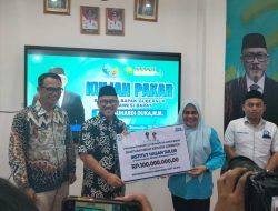 Buktikan Dukungan Terhadap Pendidikan, SDK Serahkan Hibah Untuk Institusi Hasan Sulur