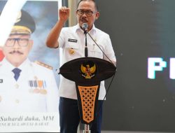 Tanpa Jasa Guru, Tak Ada Pejabat: Gubernur Suhardi Duka Puji Peran Strategis Pendidik di Sulbar