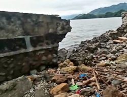 Tanggul Salutambung Jebol, Ombak Ancam Pemukiman Rakyat