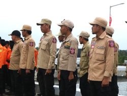 Sinergi Forkopimda dan TAGANA Sulbar Tabur Bunga di Laut Peringati Hari Pahlawan