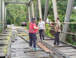 Antisipasi Rusak Berat, Kepala Dinas PUPR Sulbar Tinjau Langsung Jembatan Sungai Bonehau