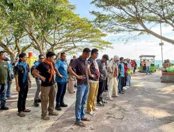 DLHK Sulbar Gelar Korvei Aksi Bersih “Ramadhan Minim Sampah” di Pantai Bahari Polman