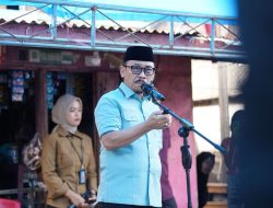 Gubernur SDK Salurkan Bantuan 600 Juta Korban Kebakaran di Polman