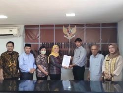 KominfoSS Sulbar Serahkan DIP Pemprov ke Komisi Informasi