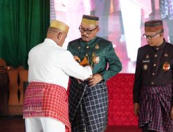 Gubernur Suhardi Duka Dapat Gelar Kehormatan ‘Sulo Tappidena’