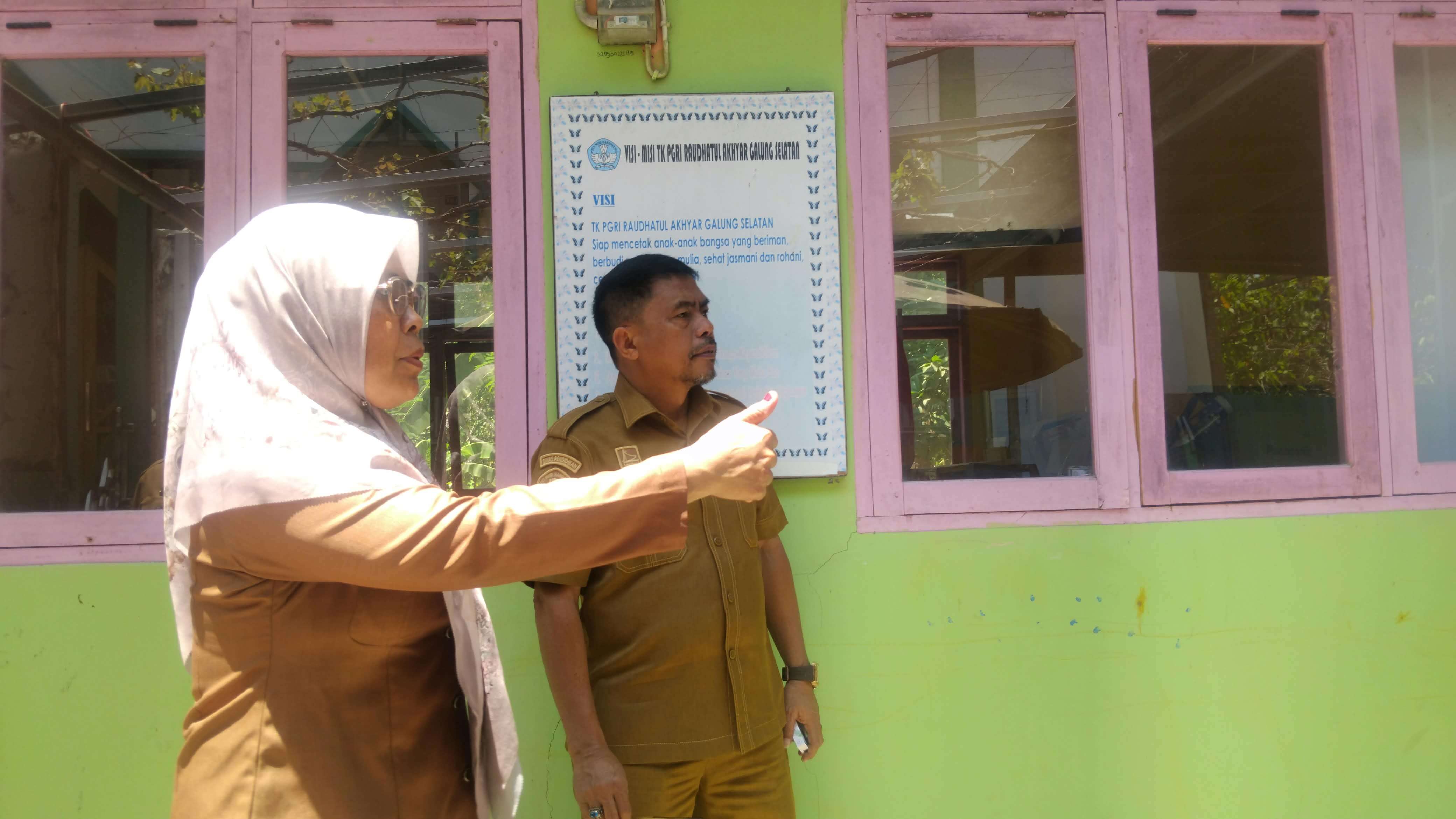 Sambangi Dua Lokasi Pekerjaan Revitalisasi, Kadisdikpora Tepis Issue Intervensi
